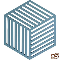 Sous-verre hexagonal en silicone bleu persan présenté seul sur fond blanc, vendu par lot de cinq.