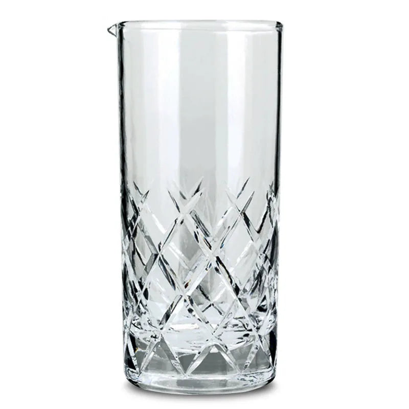 Verre à mélange japonais en cristal taillé à motifs losanges, présenté de face sur fond blanc