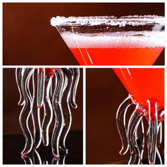 Gros plan en trois vues sur les pieds en forme de tentacules du verre à cocktail original, sur fond sombre.