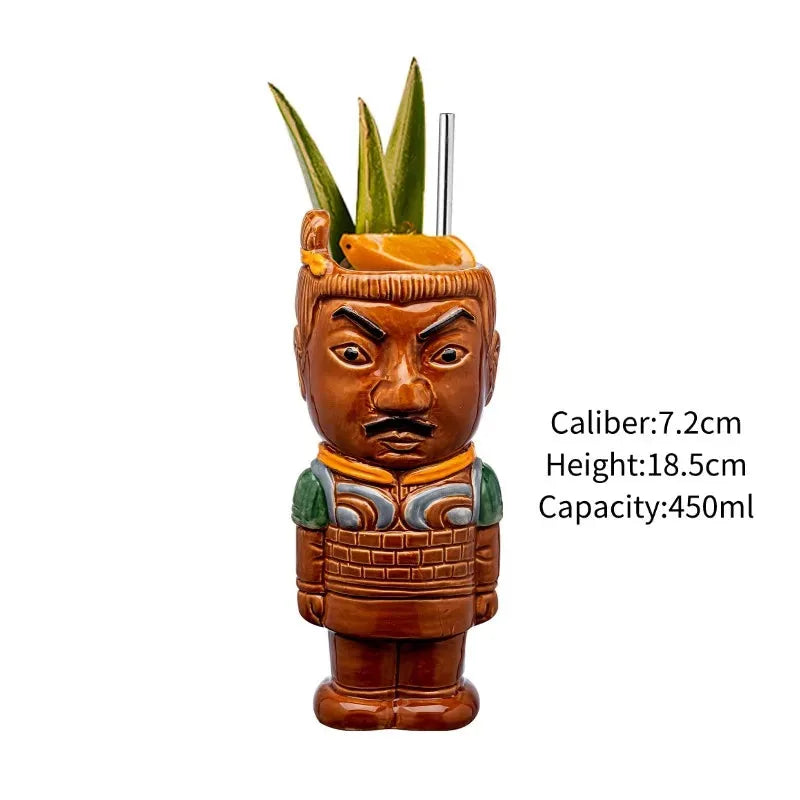 Photo produit sur fond blanc du verre Tiki Suavecita au torse façon brique, 7,2 cm de diamètre, 18,5 cm de hauteur, contenance 450 ml.