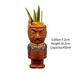 Photo produit sur fond blanc du verre Tiki Suavecita au torse façon brique, 7,2 cm de diamètre, 18,5 cm de hauteur, contenance 450 ml.