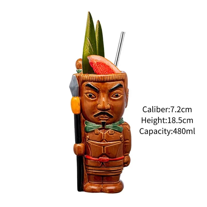 Photo produit sur fond blanc du verre Tiki Suavecita à nœud papillon vert, 7,2 cm de diamètre, 18,5 cm de hauteur, contenance 480 ml.