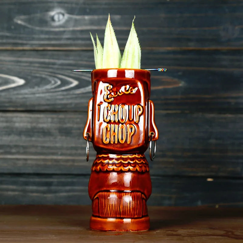 Dos du verre tiki Tahiti marron cocotier montrant l'inscription gravée Chop Chop