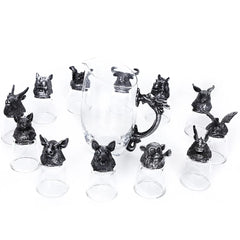 Ensemble complet des 12 verres à shot argentés et de la carafe, présentés en disposition libre sur fond blanc.